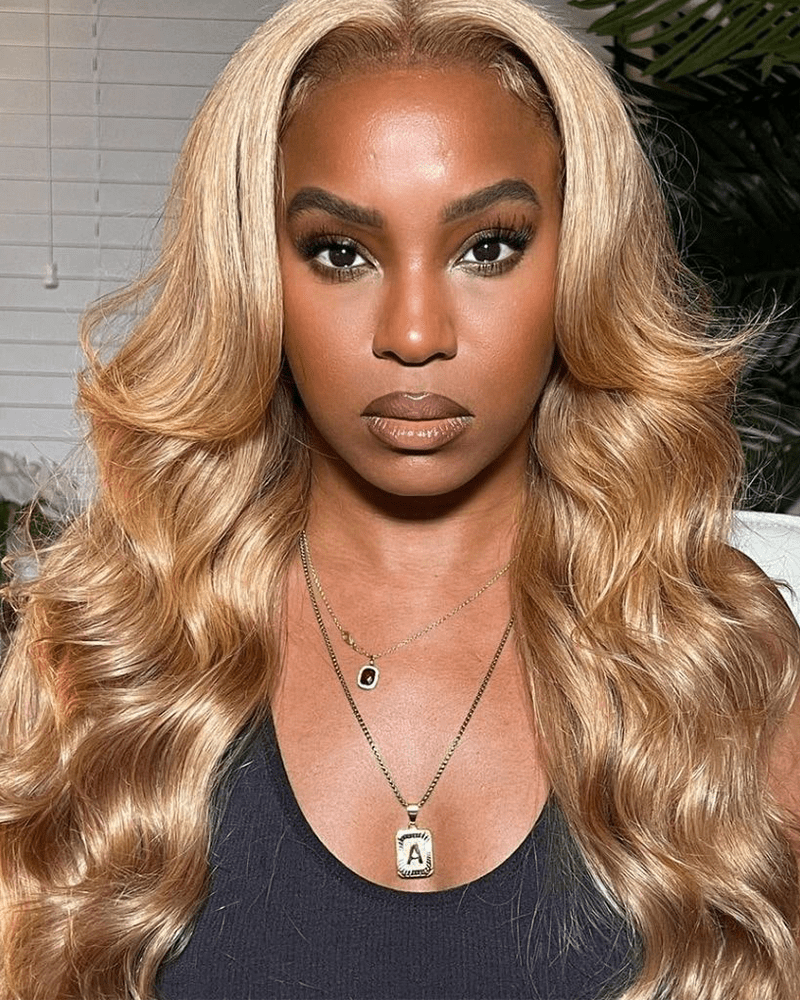 body-wave-honey-blonde-color-wig_model