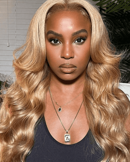 body-wave-honey-blonde-color-wig_model